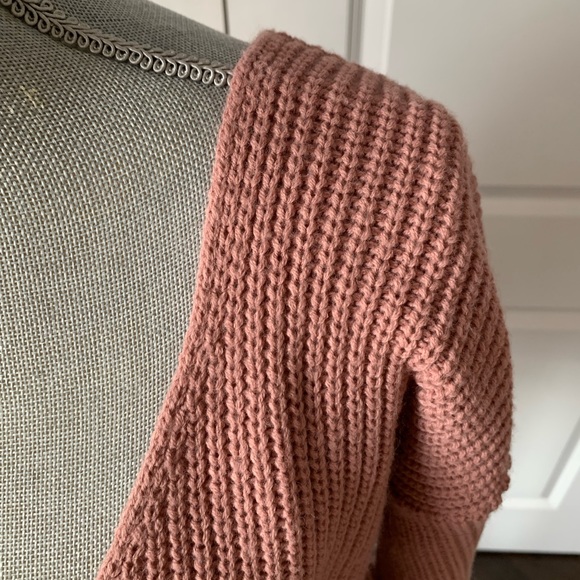 Boohoo Cropped V Neck Sweater - Picture 3 of 5